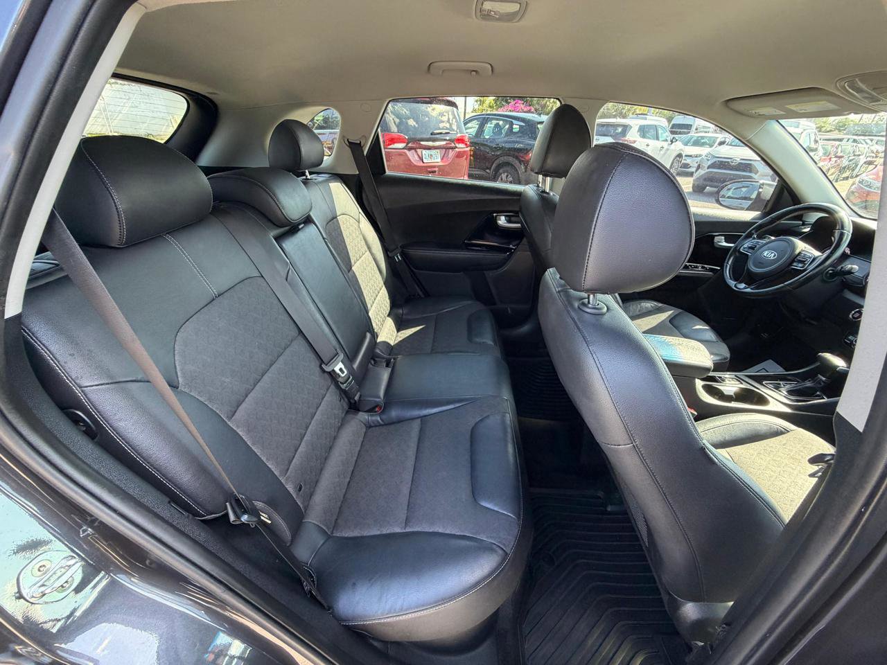 Used 2018 Kia Niro EX w/ EX Touring Graphite Edition FWD image 11