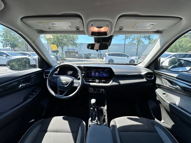 Used 2024 Chevrolet TrailBlazer LT FWD image 2