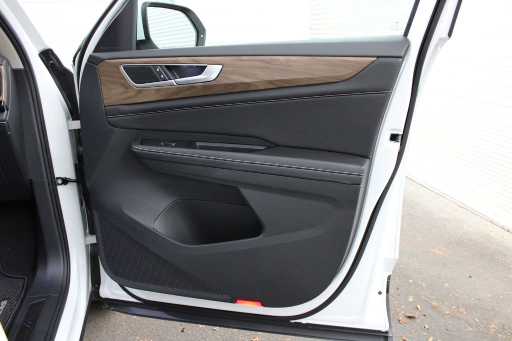 Used 2024 Volkswagen Atlas SE w/ Black Wheel Package FWD image 14