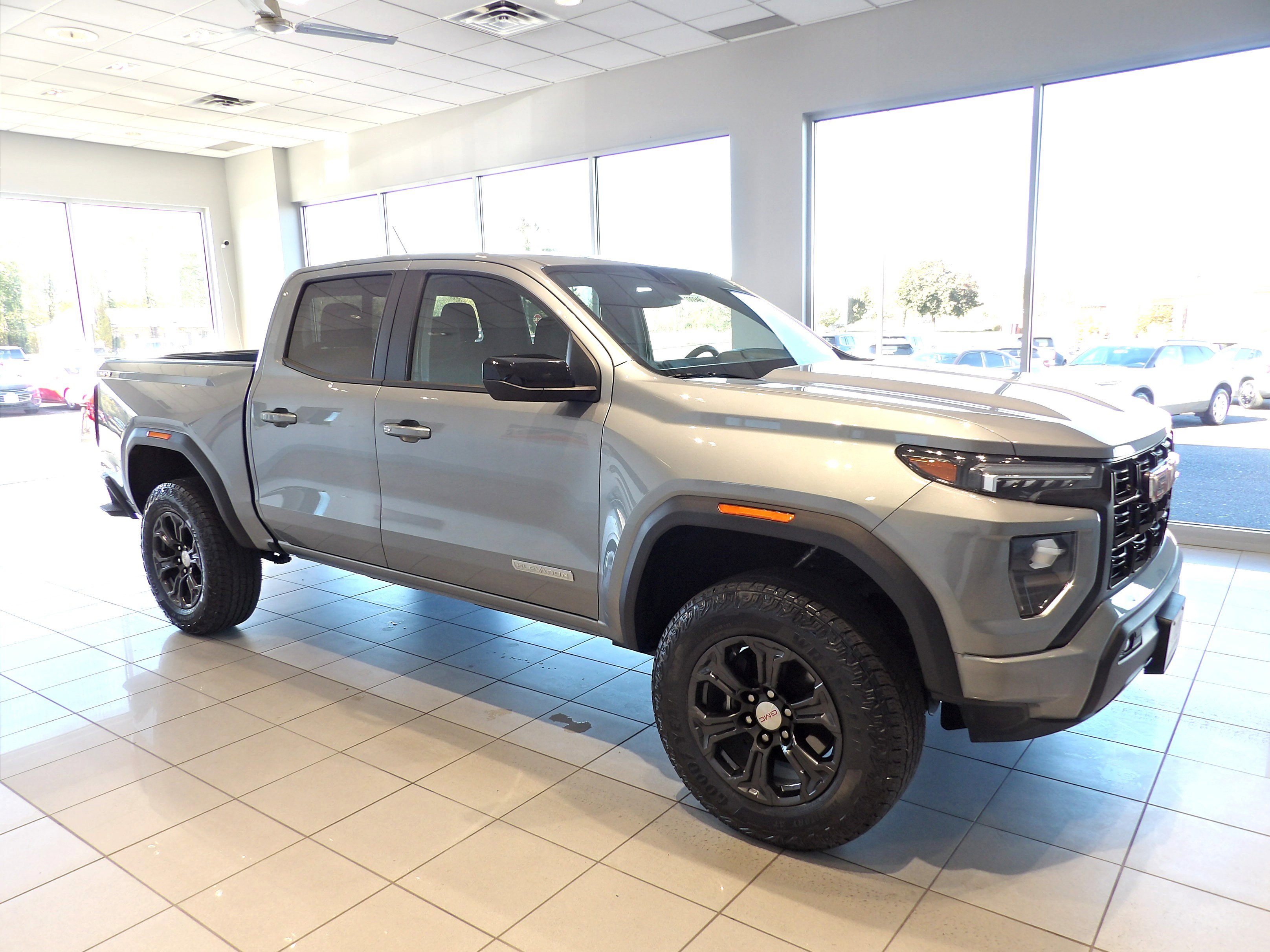 Used 2024 GMC Canyon Elevation w/ Convenience Package image 3