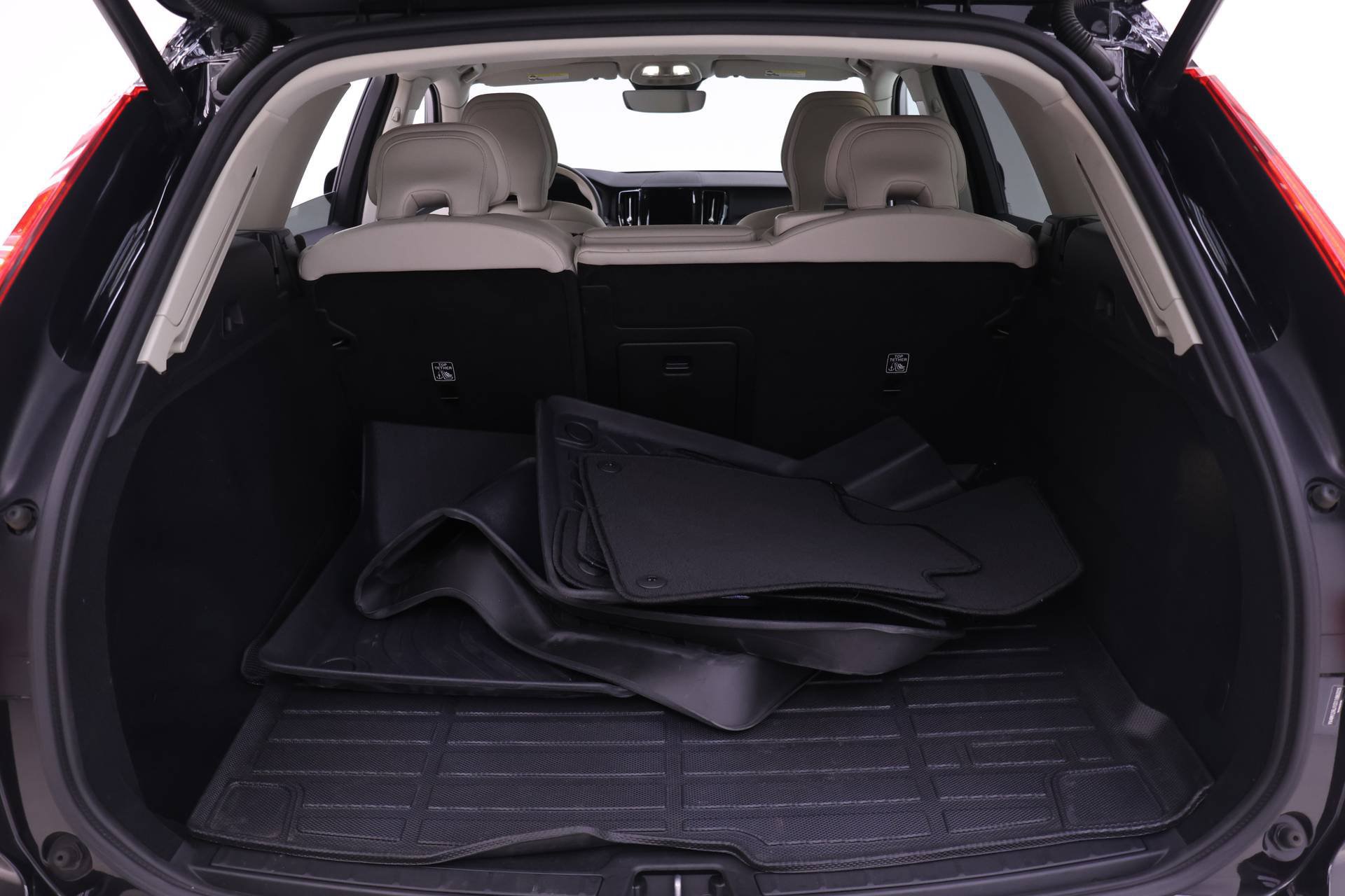 Certified 2025 Volvo XC60 B5 Core AWD/4WD image 19