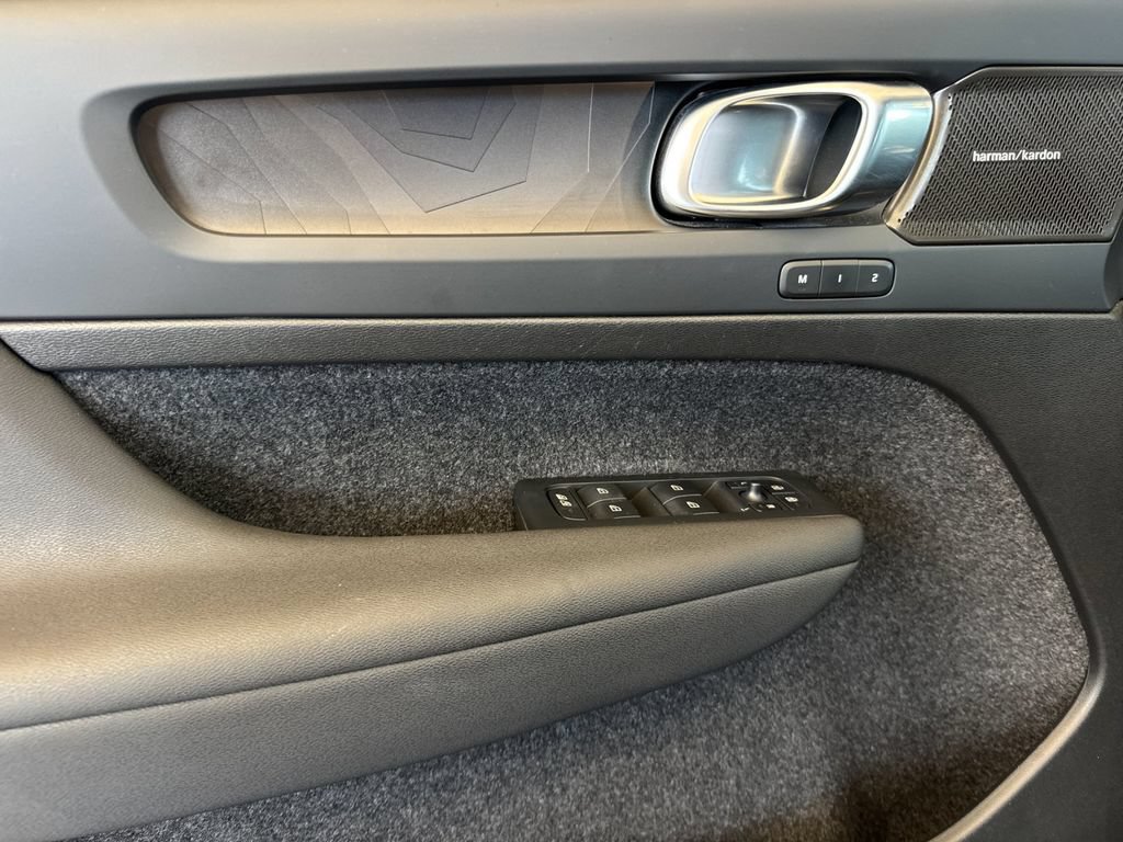 Certified 2023 Volvo C40 P8 Recharge Ultimate w/ Protection Package Premier AWD/4WD image 10