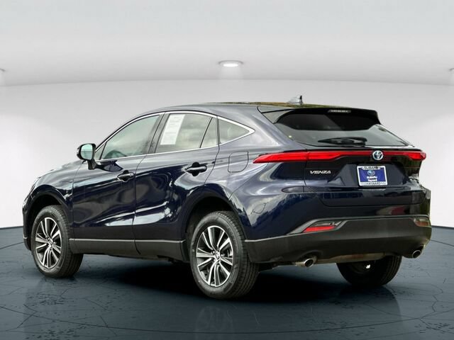 Used 2024 Toyota Venza LE AWD/4WD image 4