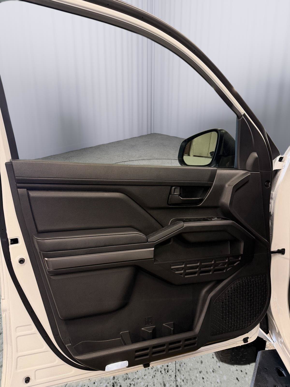Used 2025 Toyota Tacoma SR5 AWD/4WD image 20