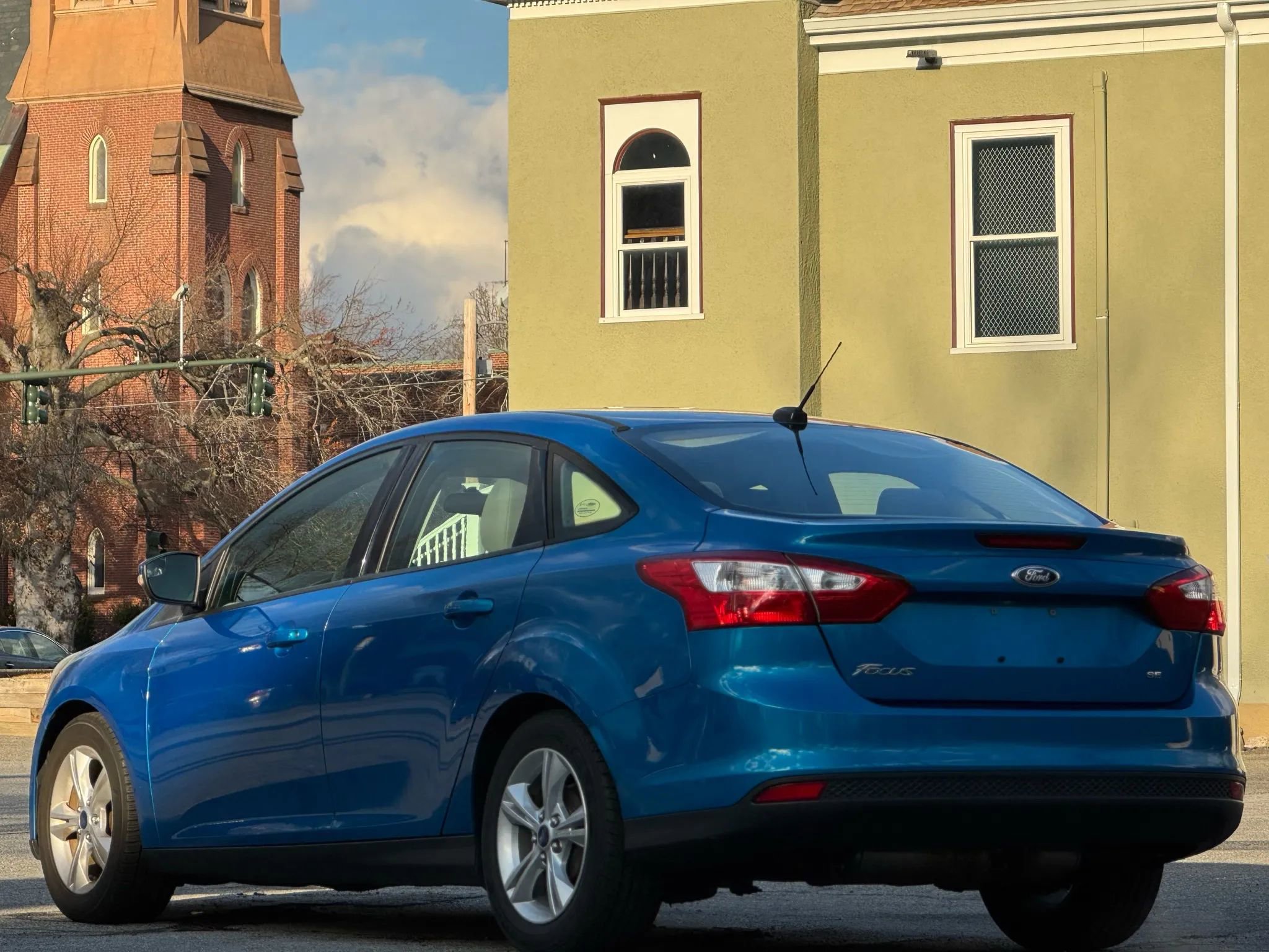 Used 2014 Ford Focus SE w/ SE Winter Package image 5