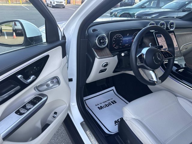 Used 2023 Mercedes-Benz GLC 300 4MATIC image 45