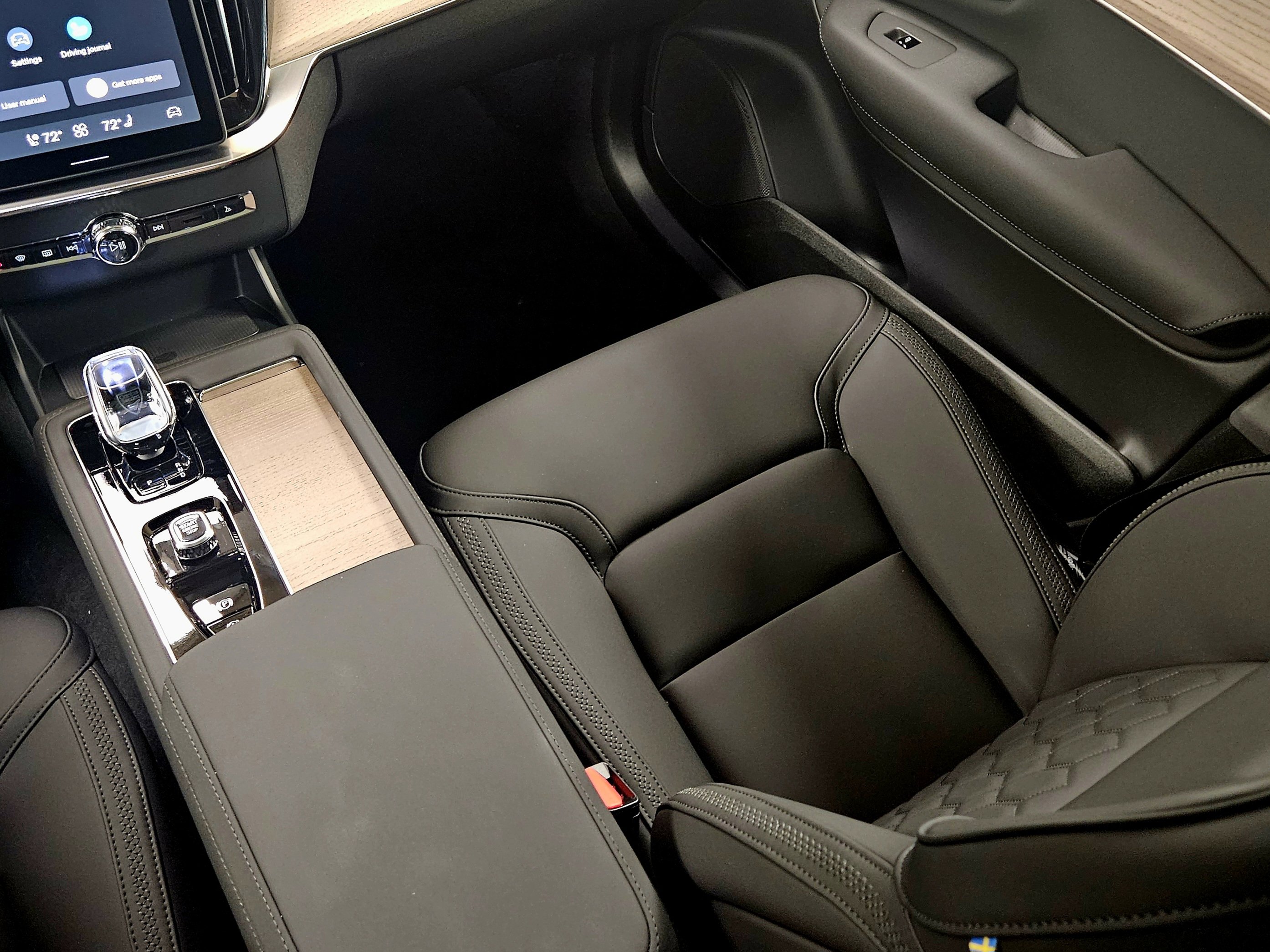 New 2026 Volvo XC90 B5 Core w/ Protection Package Premier image 17