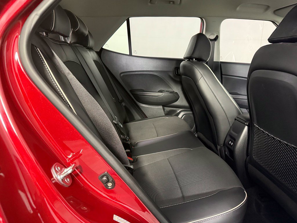 Used 2024 Hyundai Venue Limited FWD image 20