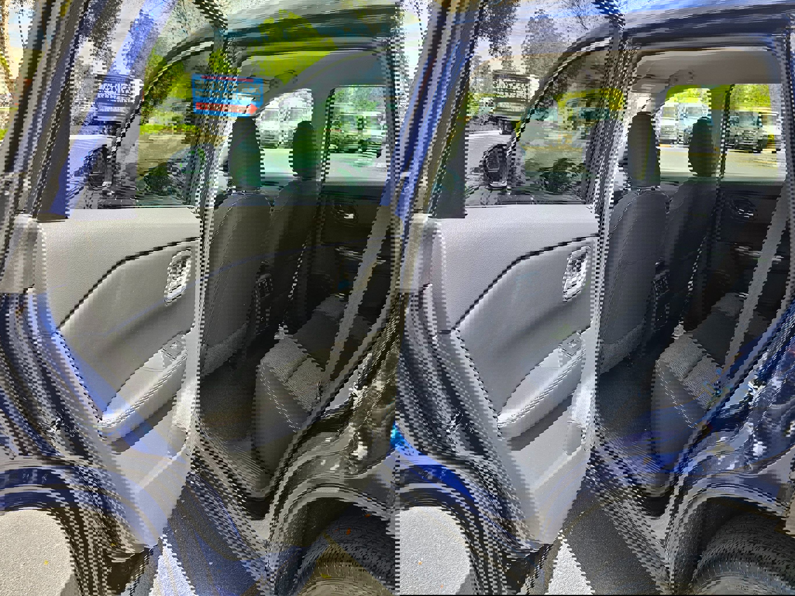 Used 2025 Nissan Rogue SV image 15