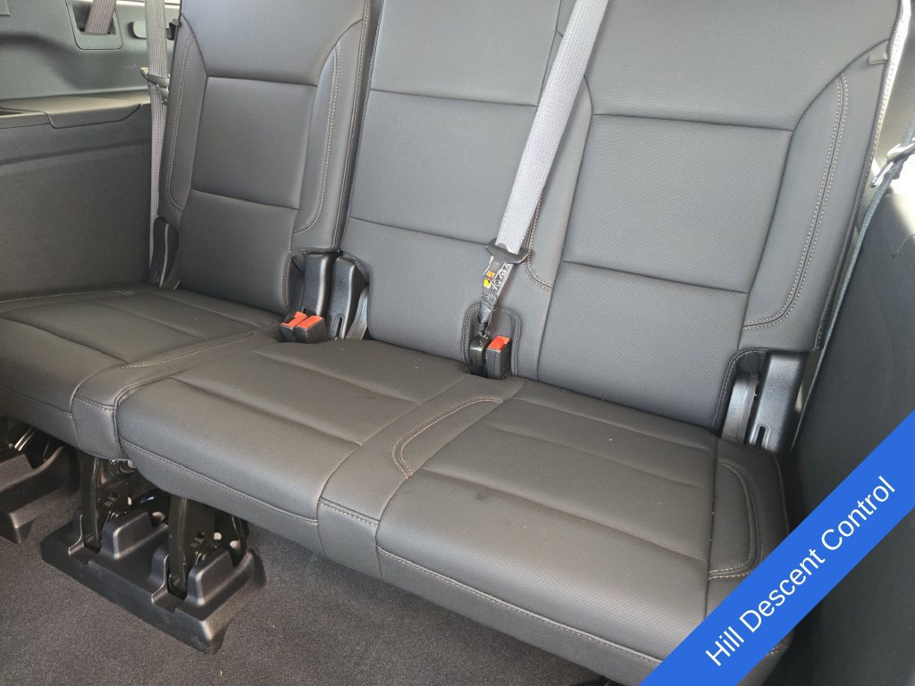 Used 2025 Chevrolet Suburban High Country AWD/4WD image 38