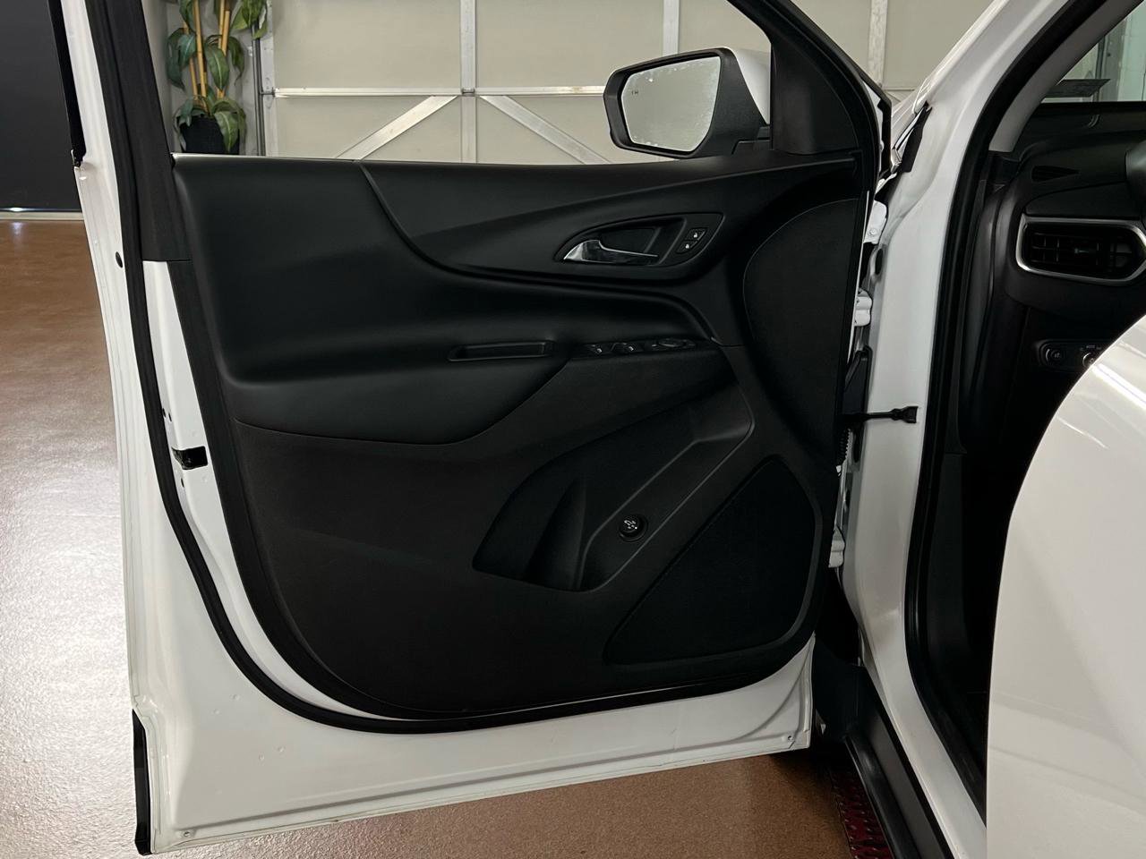 Used 2018 Chevrolet Equinox LT image 15
