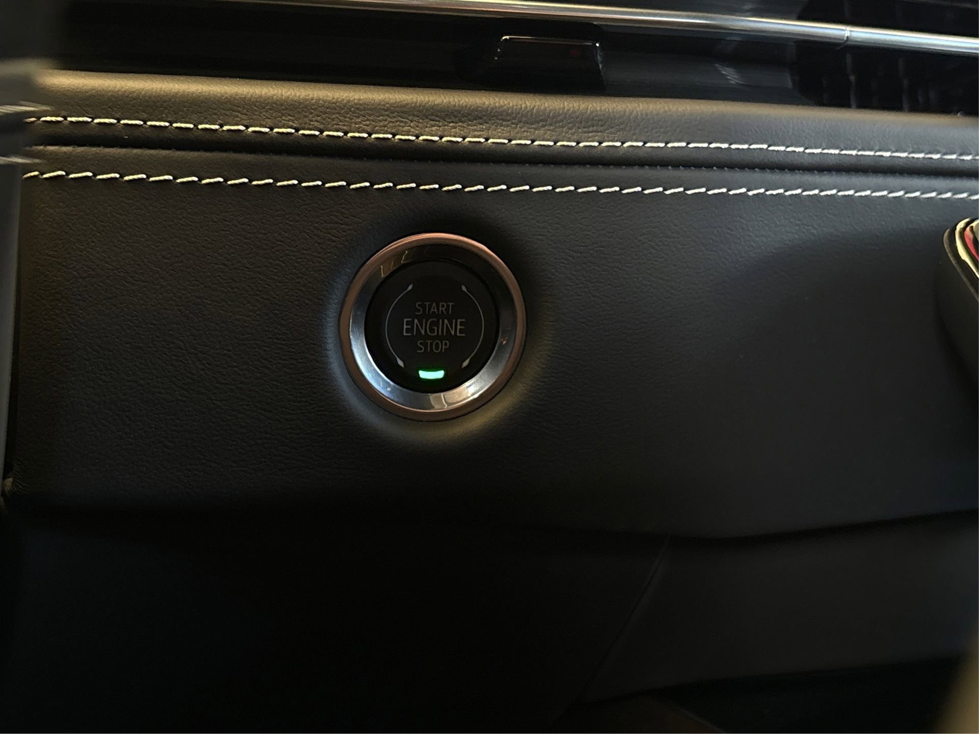 New 2026 Cadillac Escalade ESV Platinum Sport w/ LPO, ONYX Package image 28