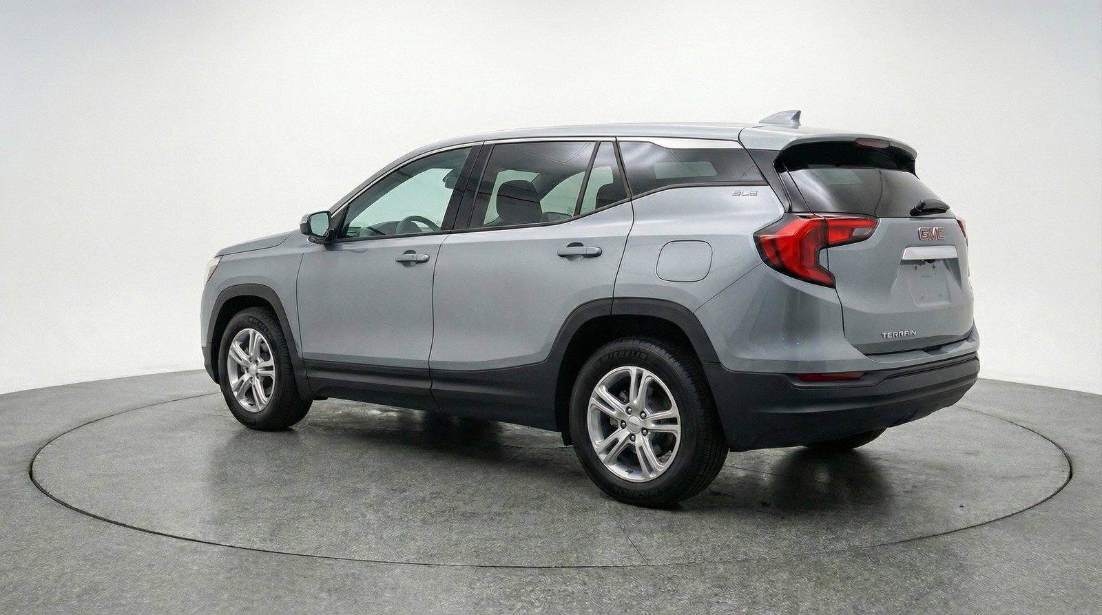 Used 2024 GMC Terrain SLE image 6