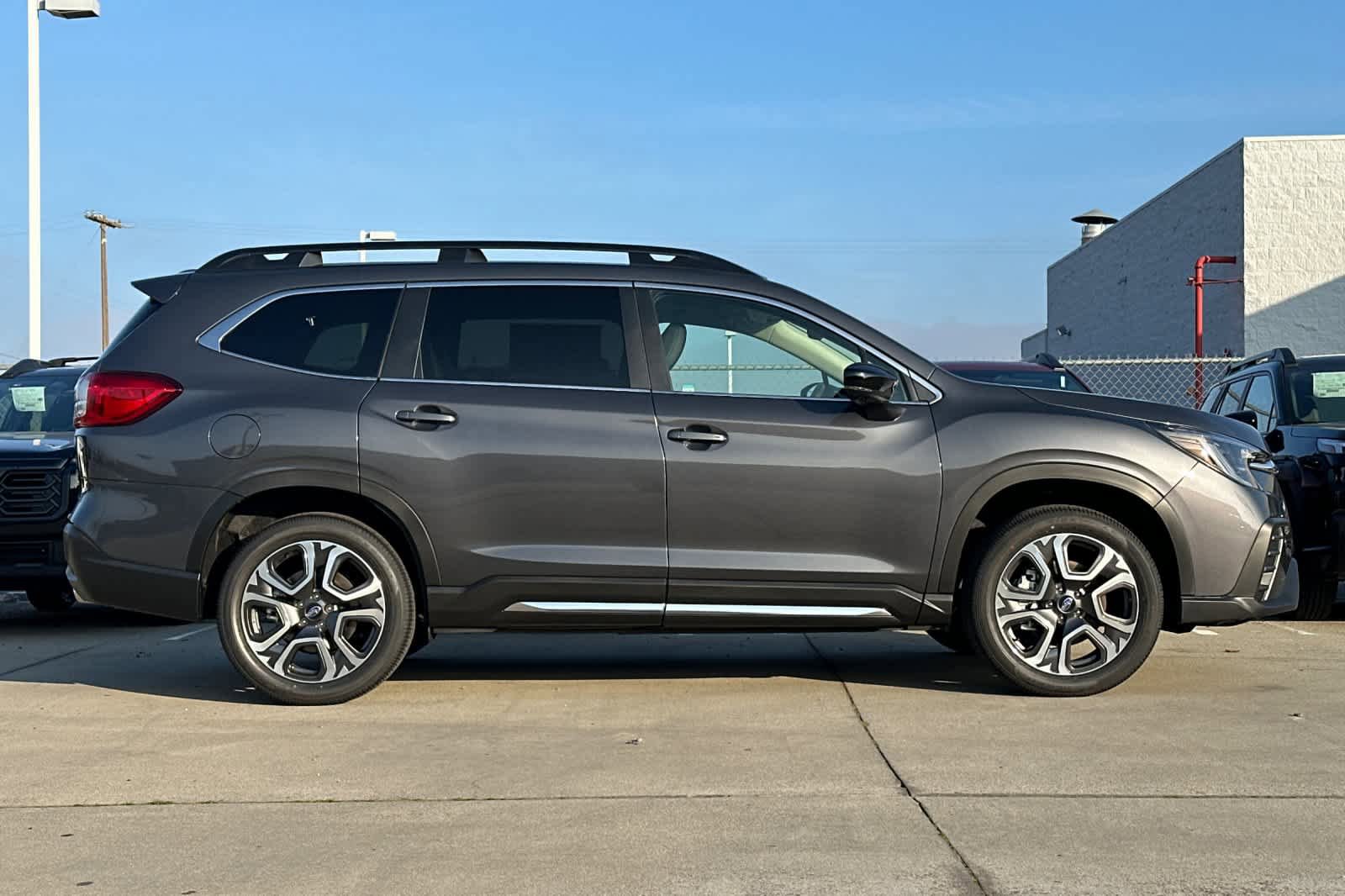 New 2026 Subaru Ascent Limited w/ Popular Package #2 AWD/4WD image 2