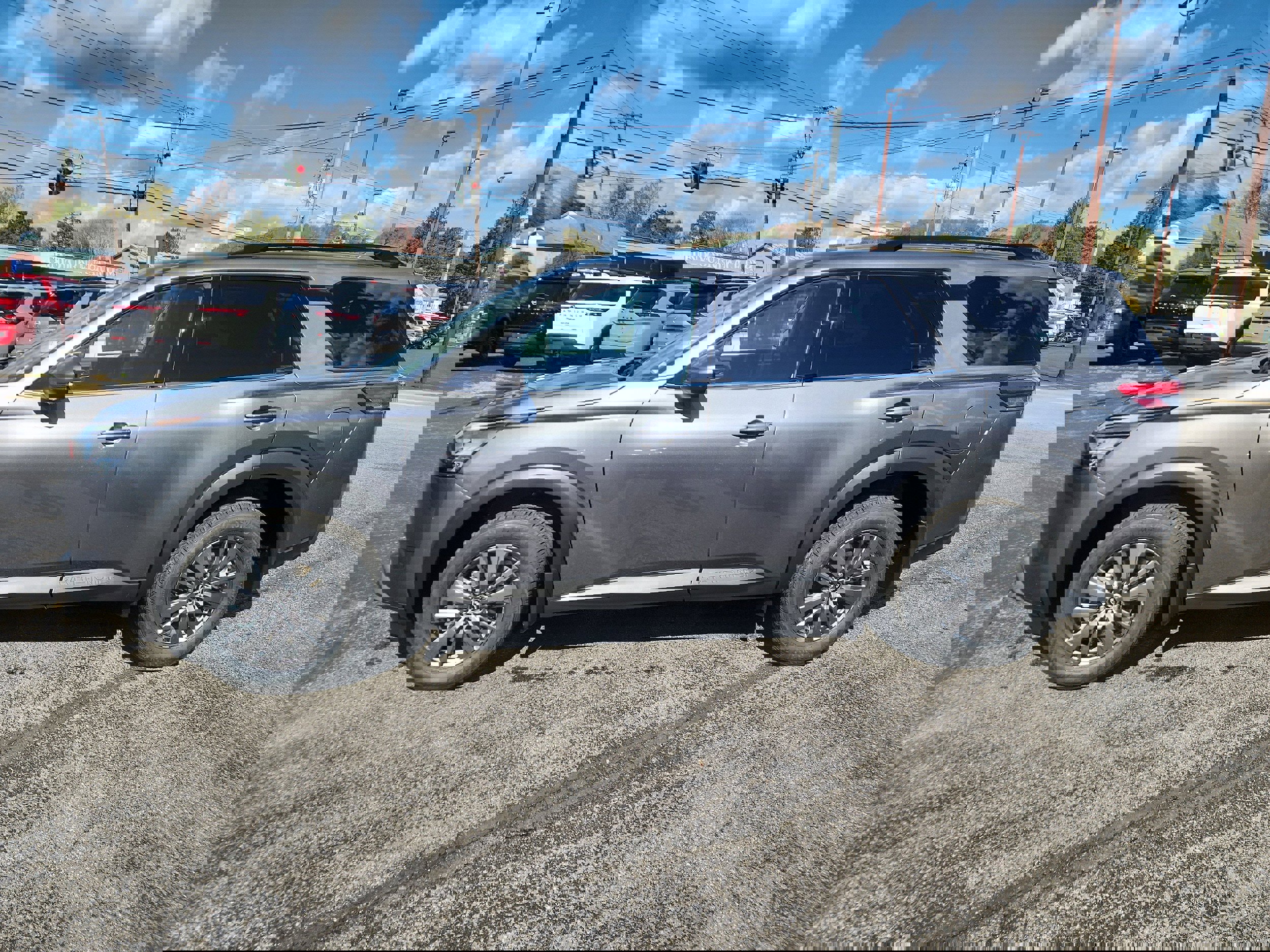 New 2025 Nissan Pathfinder SV image 5