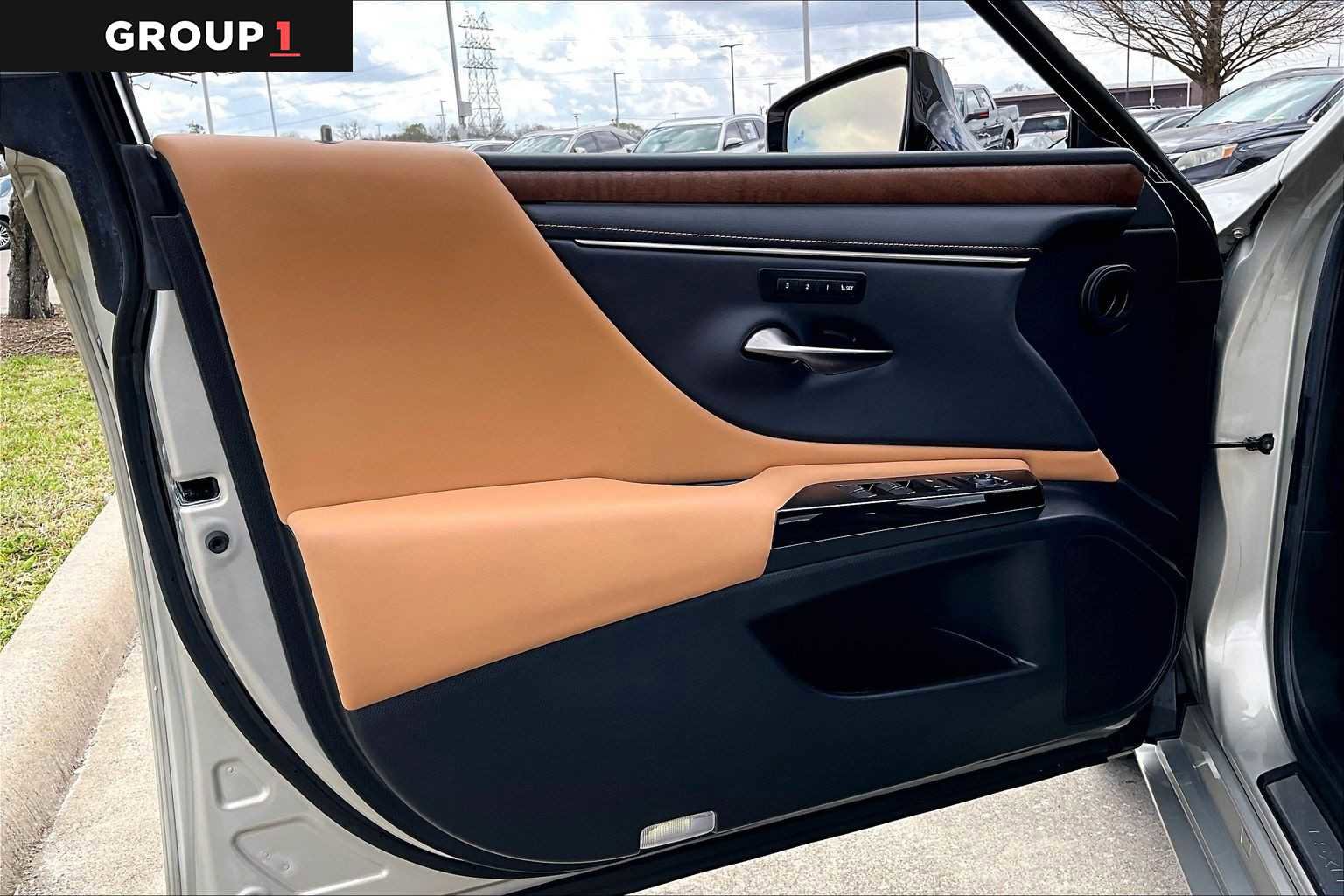 Certified 2023 Lexus ES 350 w/ Premium Package image 19