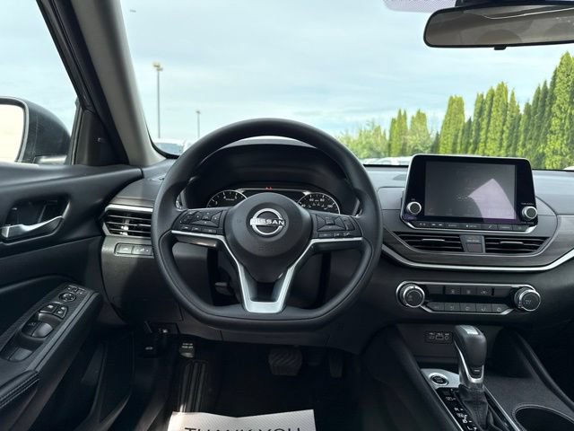 Used 2025 Nissan Altima 2.5 SV FWD image 18
