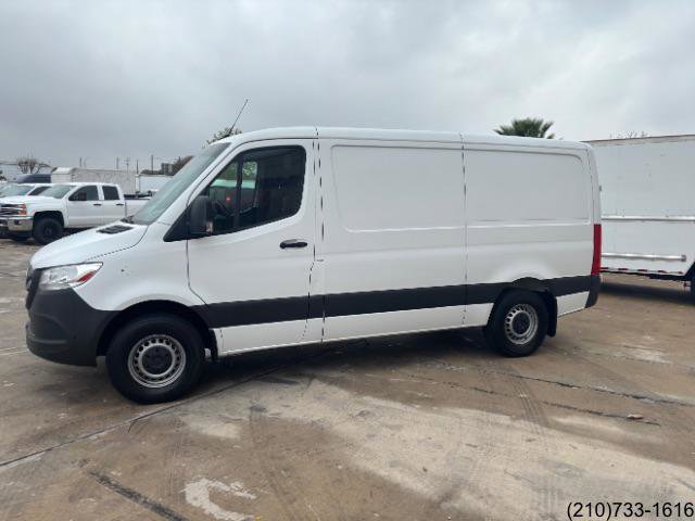 Used 2022 Mercedes-Benz Sprinter 1500 image 4