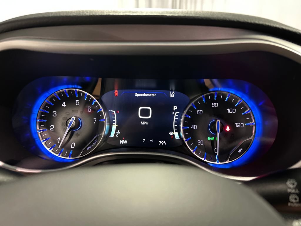 New 2027 Chrysler Pacifica Select FWD image 14