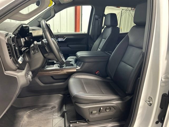 Used 2024 Chevrolet Silverado 1500 LT w/ Leather Package AWD/4WD image 13