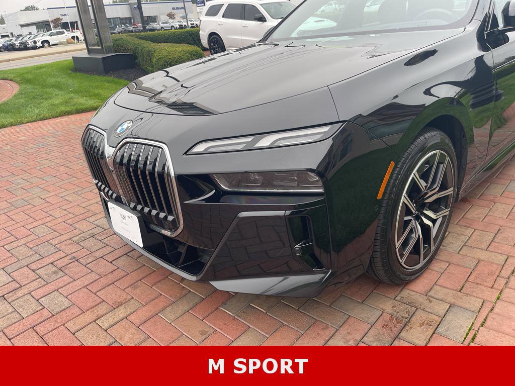 Used 2024 BMW 740i xDrive image 2