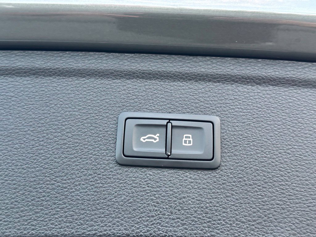 Used 2024 Audi Q5 e Premium Plus AWD/4WD image 24