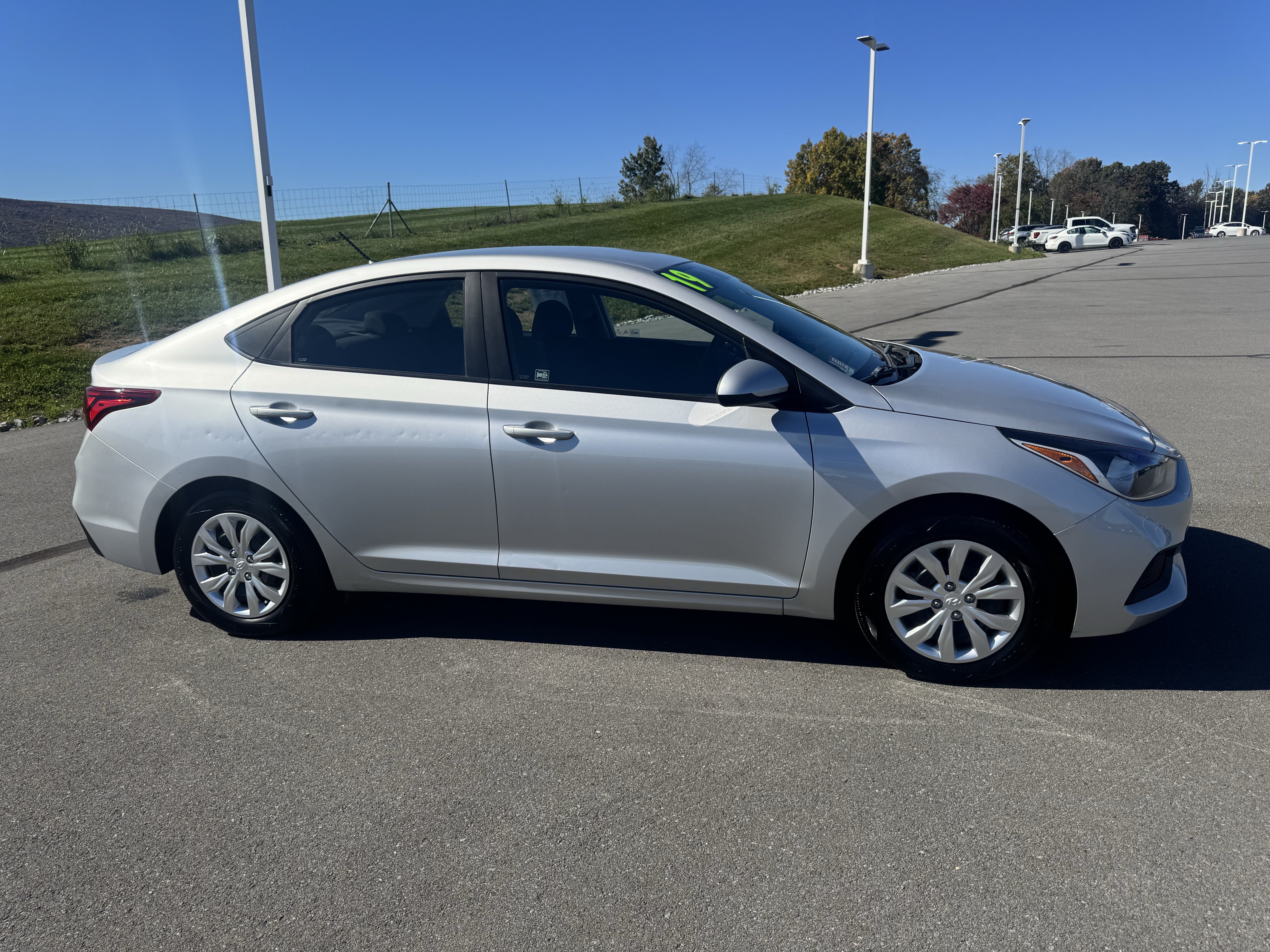 Used 2019 Hyundai Accent SE FWD image 2