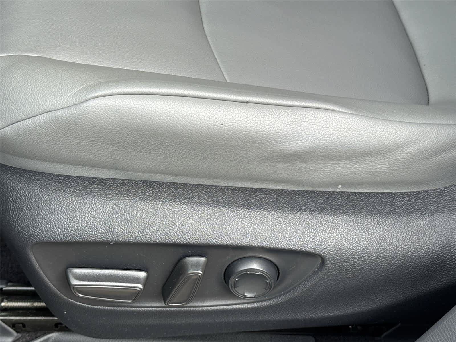 Used 2022 Toyota Sienna XLE FWD image 13