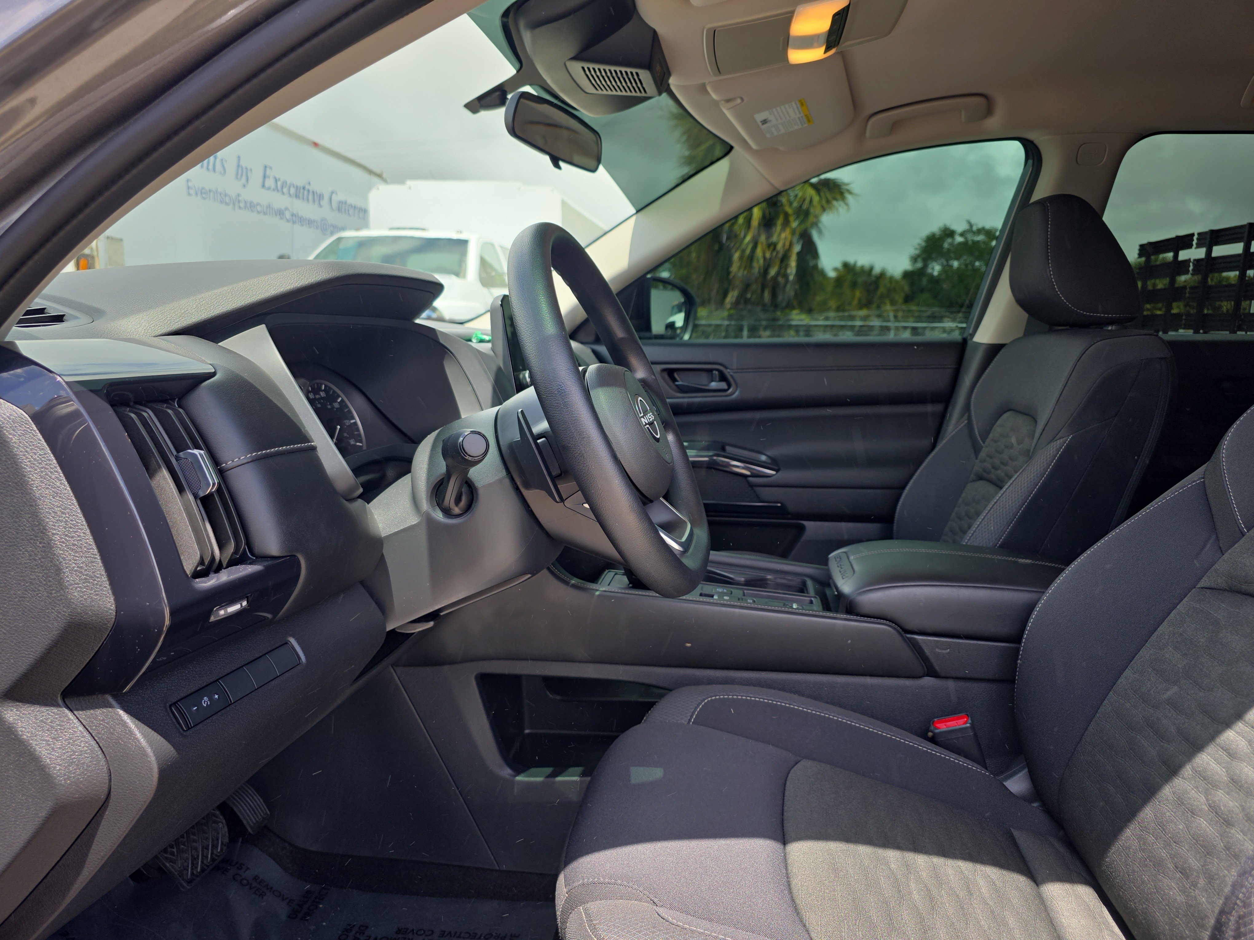 Used 2024 Nissan Pathfinder S image 25