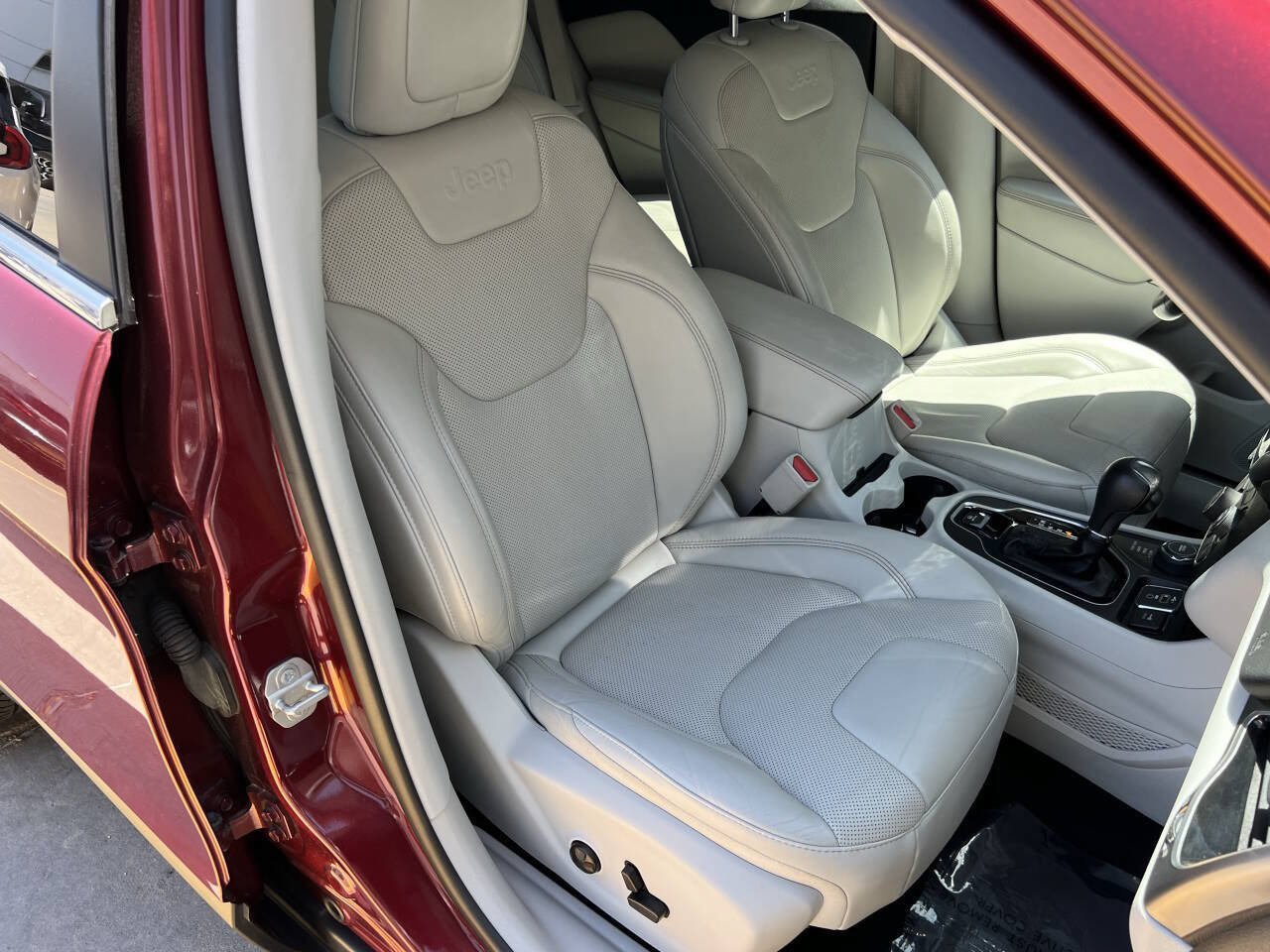 Used 2019 Jeep Cherokee Limited AWD/4WD image 20