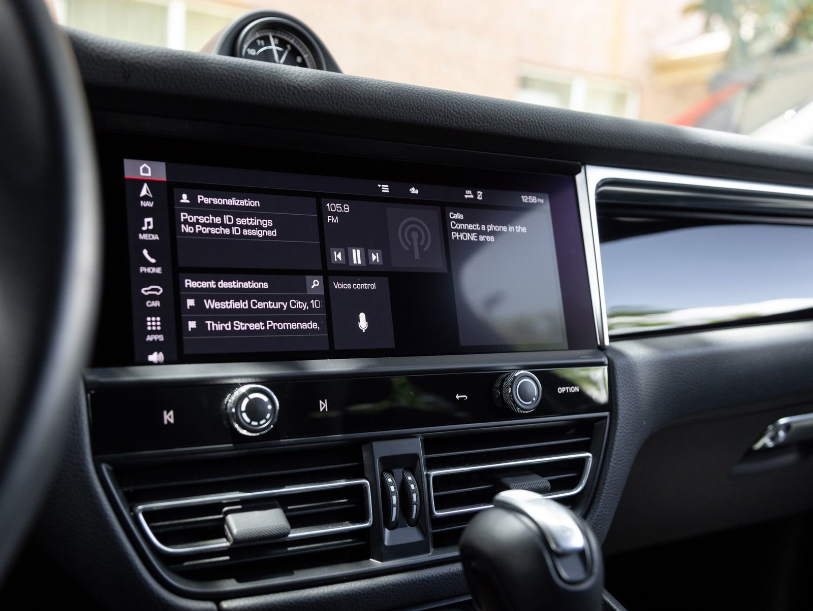 Certified 2023 Porsche Macan AWD/4WD image 24