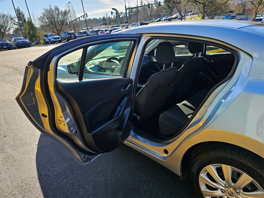 Used 2018 MAZDA MAZDA3 Sport image 16