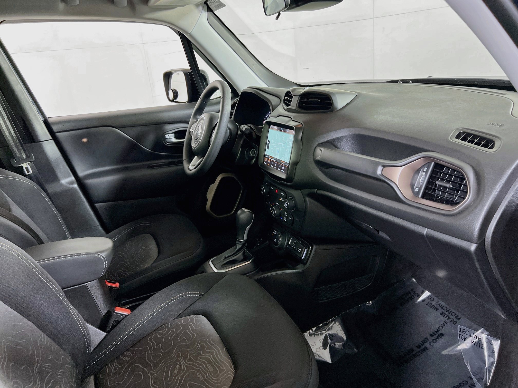 Used 2023 Jeep Renegade Latitude w/ Sun/Sound Group AWD/4WD image 28