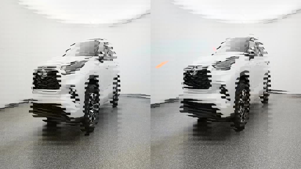 New 2026 Toyota Highlander XLE image 32