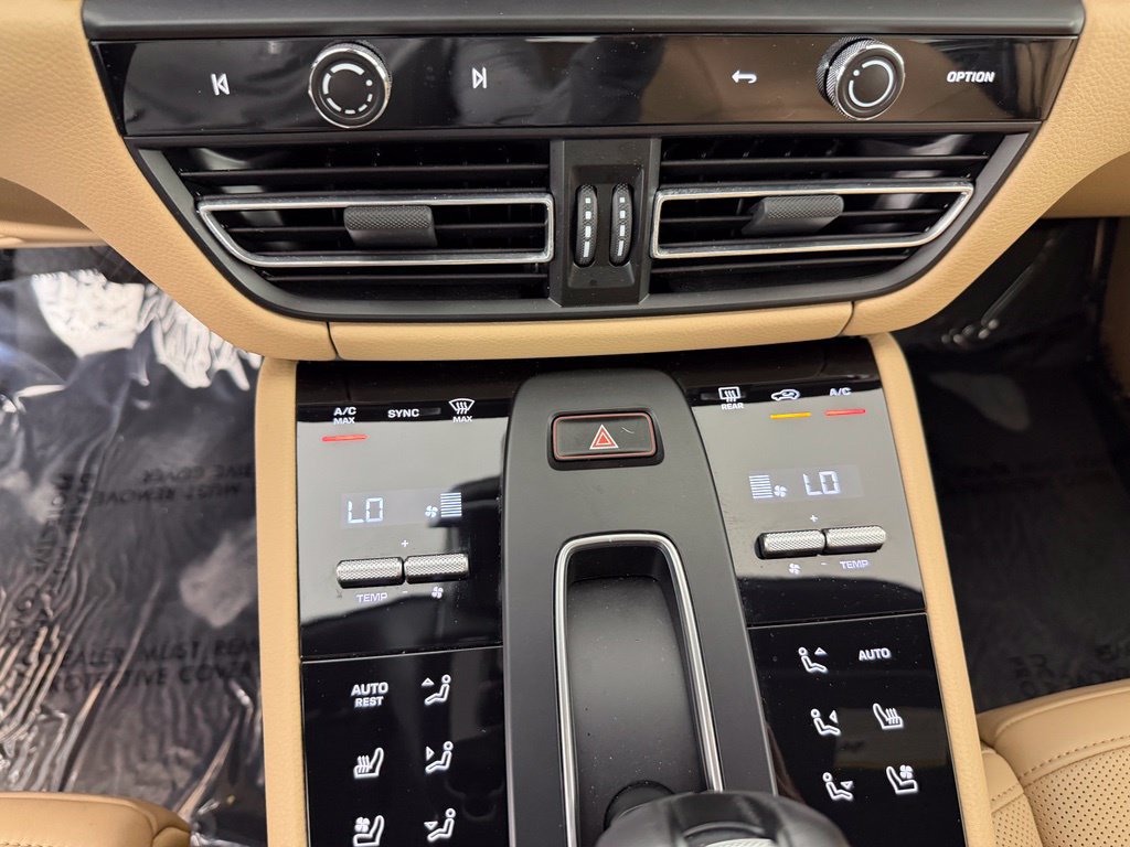 Certified 2024 Porsche Macan S AWD/4WD image 35