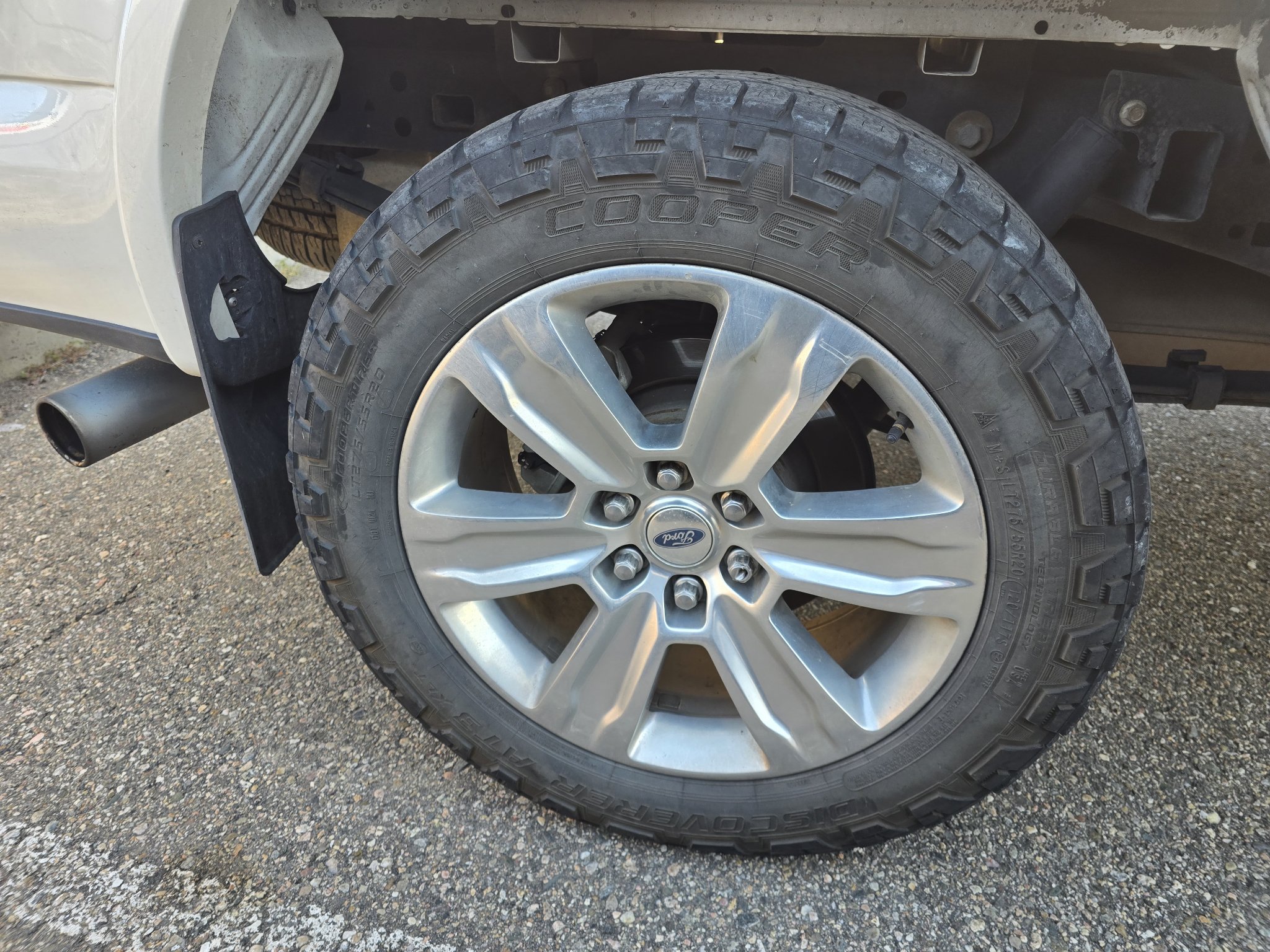 Used 2015 Ford F150 Platinum w/ Equipment Group 701A Luxury AWD/4WD image 20