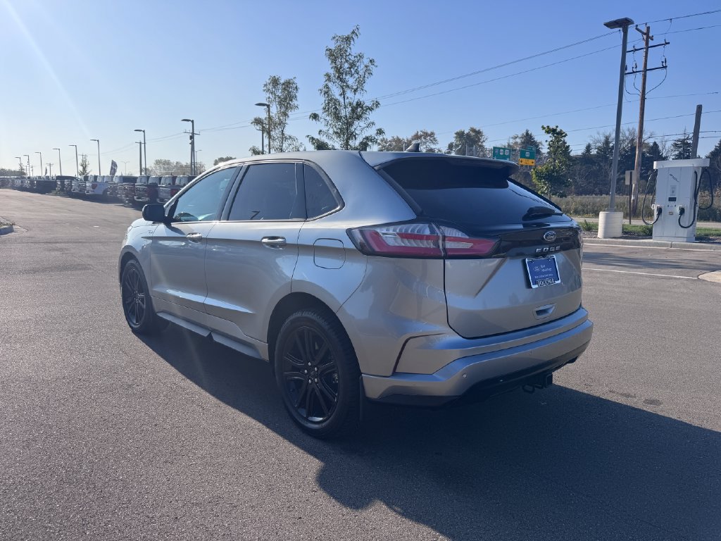 Certified 2022 Ford Edge ST-Line w/ Class II Trailer Tow Package AWD/4WD image 5