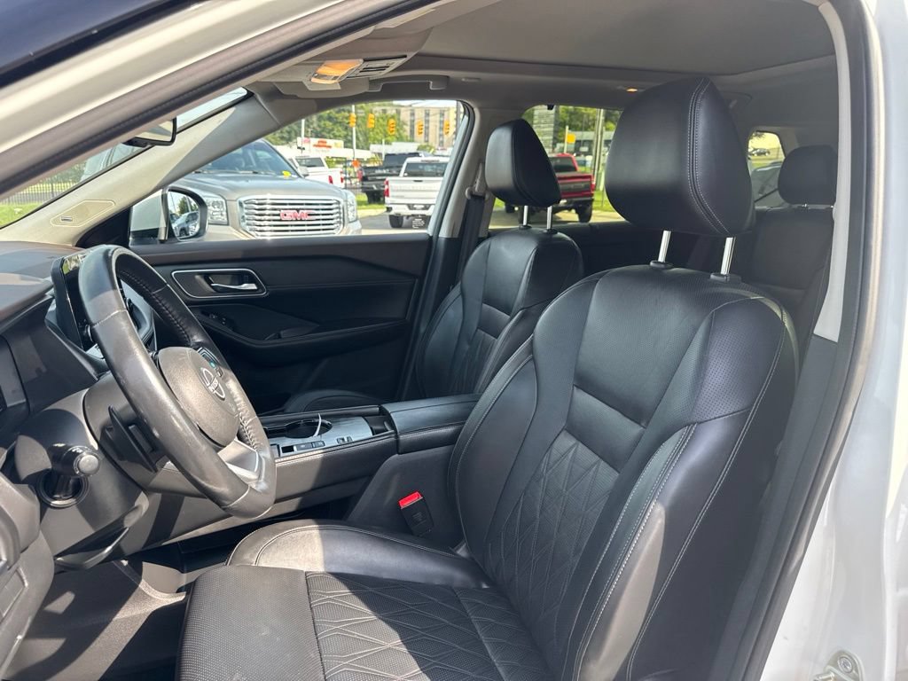 Used 2023 Nissan Rogue Platinum FWD image 13