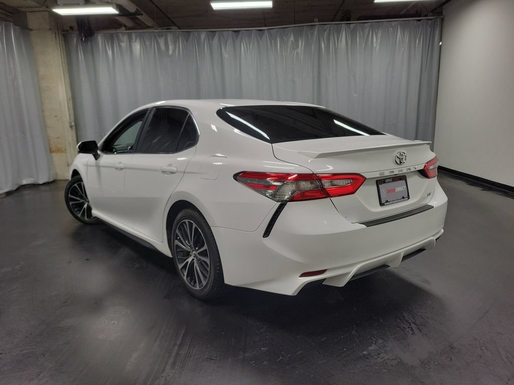 Used 2018 Toyota Camry SE w/ Moonroof Package FWD image 6