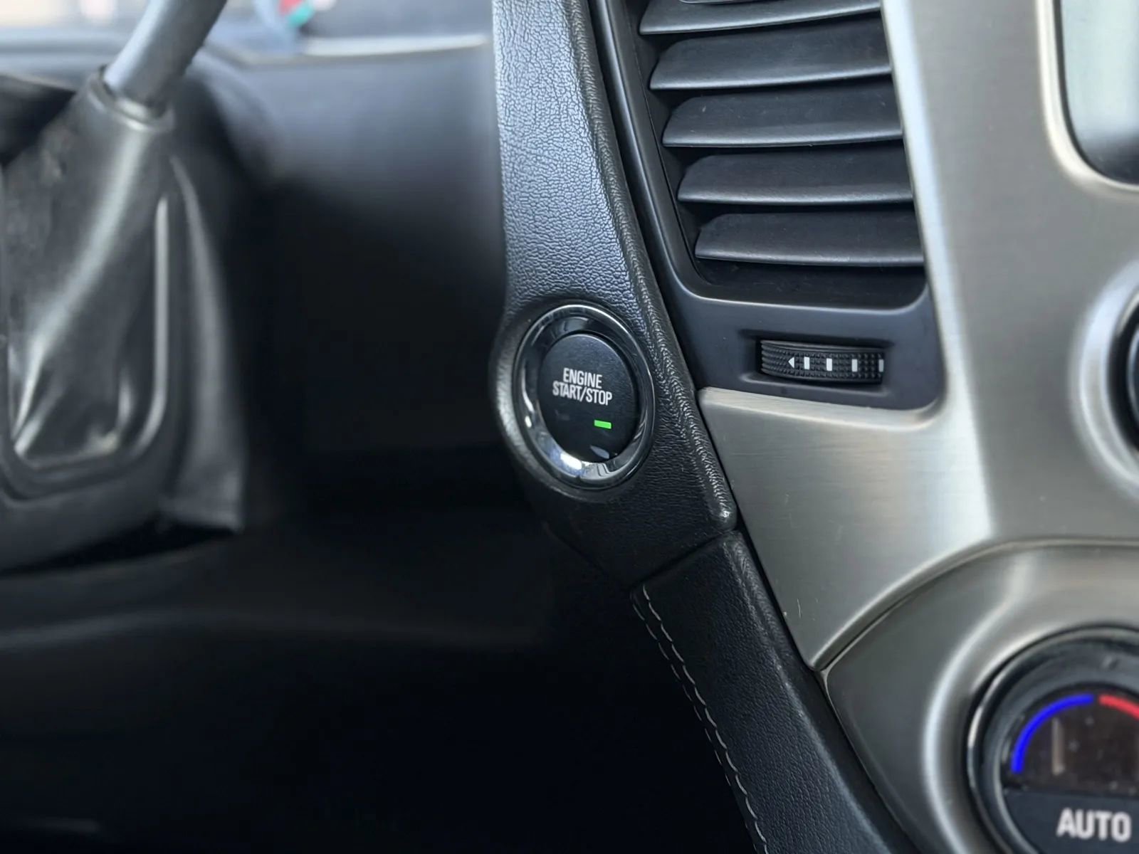 Used 2018 GMC Yukon XL Denali w/ Open Road Package image 33