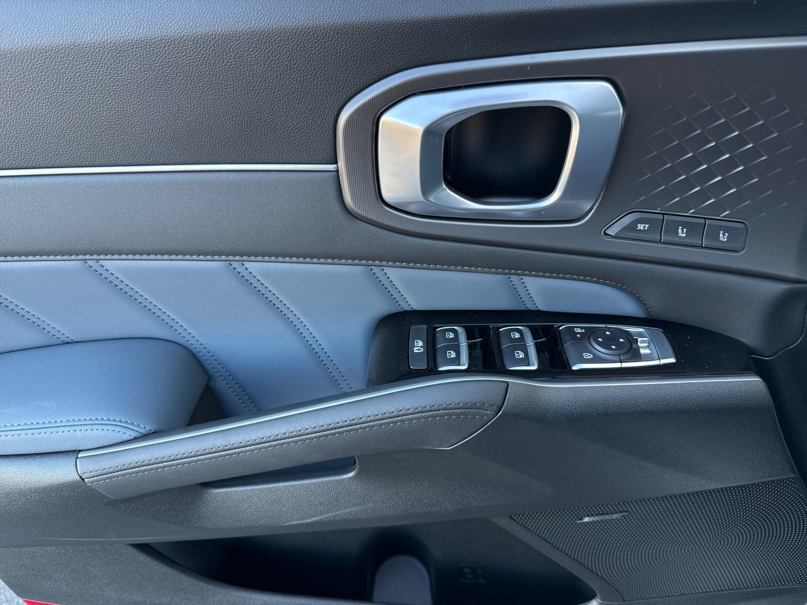 Certified 2025 Kia Sorento SX Prestige AWD/4WD image 10