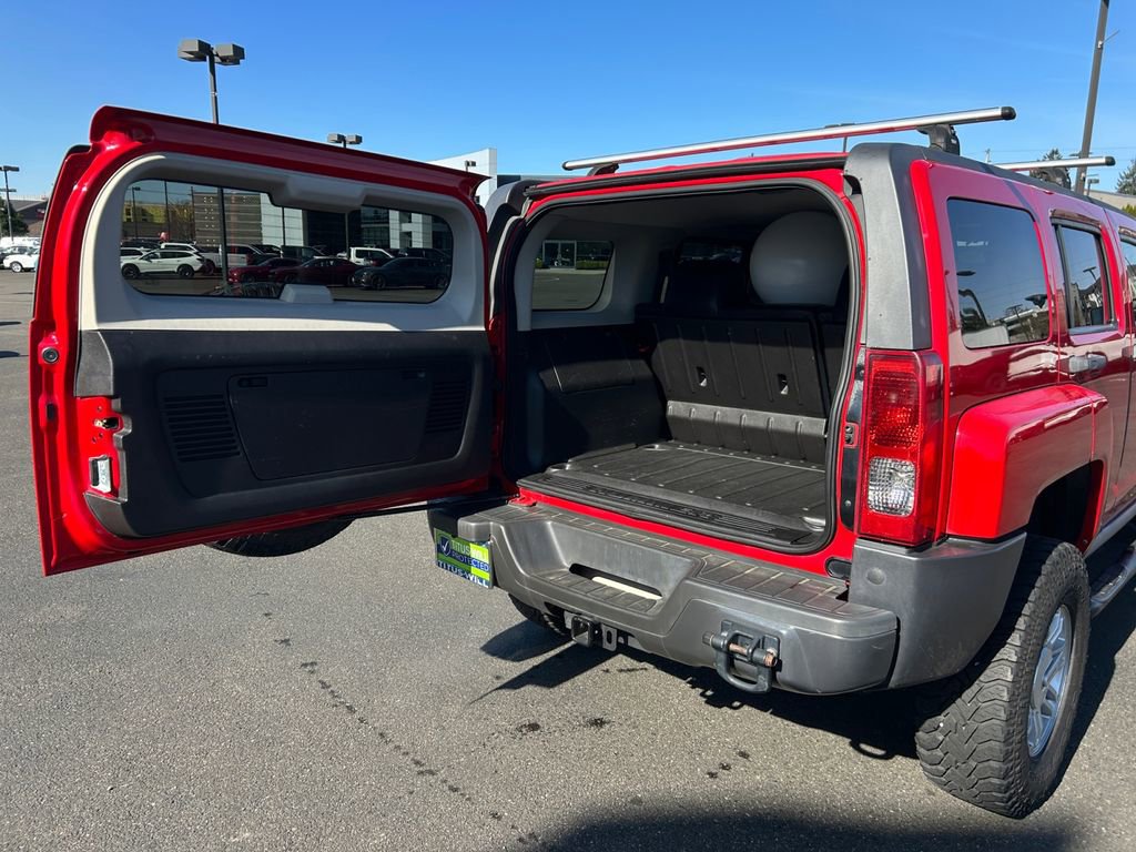 Used 2010 HUMMER H3 image 24
