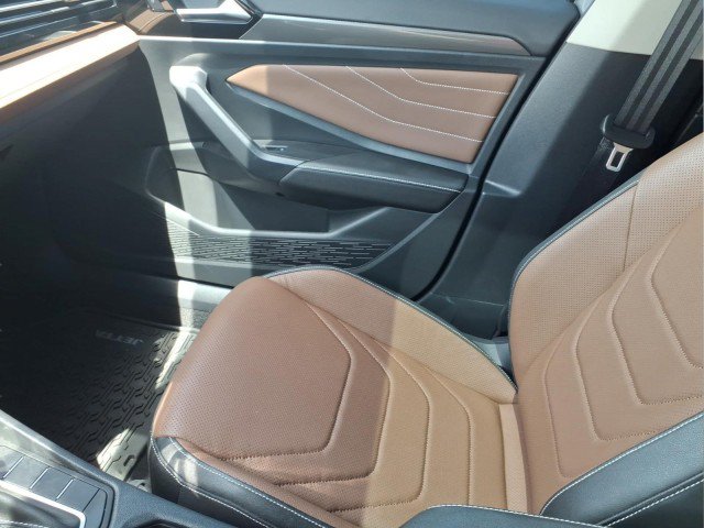 Certified 2025 Volkswagen Jetta SEL FWD image 16