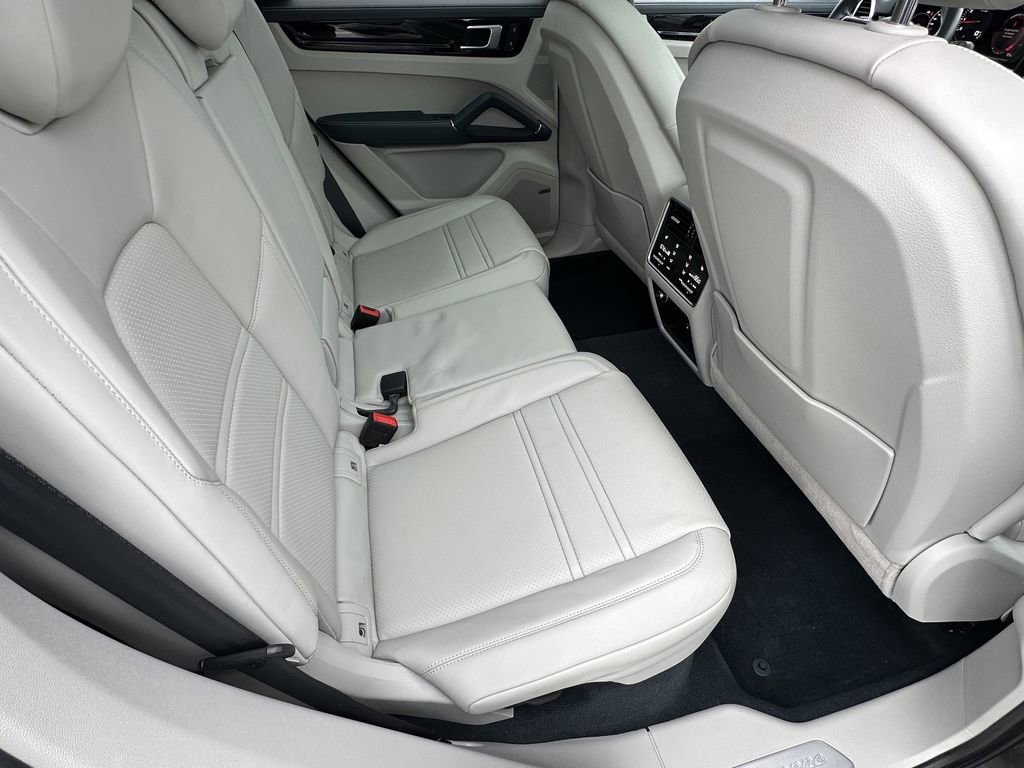 Used 2022 Porsche Cayenne S image 19