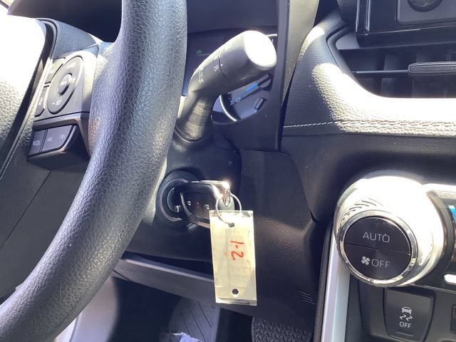 Used 2022 Toyota RAV4 LE AWD/4WD image 16