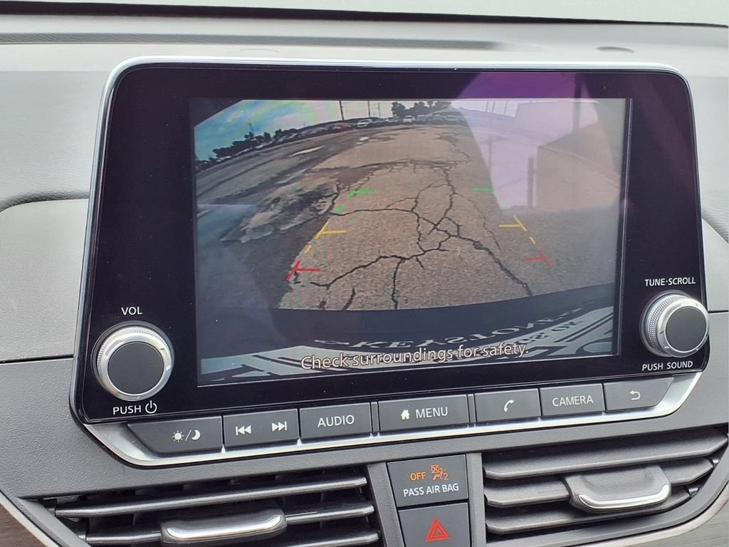 Used 2025 Nissan Altima 2.5 SV FWD image 11