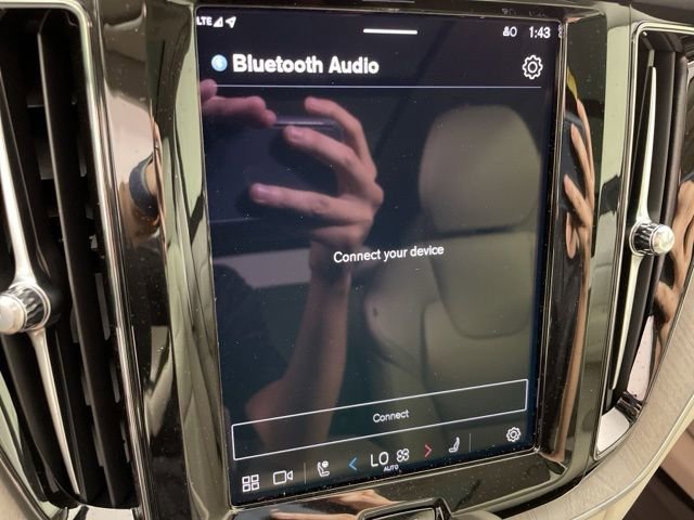 Certified 2024 Volvo XC60 T8 Plus w/ Protection Package Premier image 28