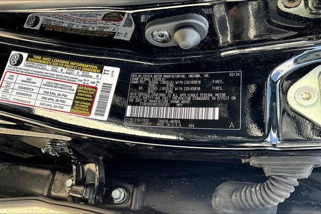 Used 2024 Toyota Highlander LE image 16