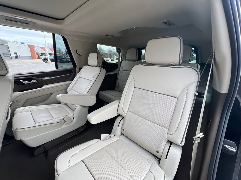 Used 2022 GMC Yukon Denali w/ Denali Premium Package image 32