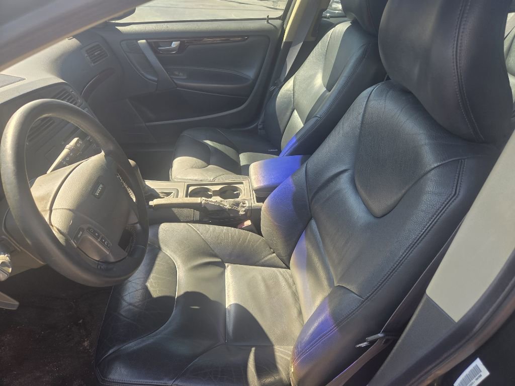 Used 2001 Volvo V70 2.4T image 4